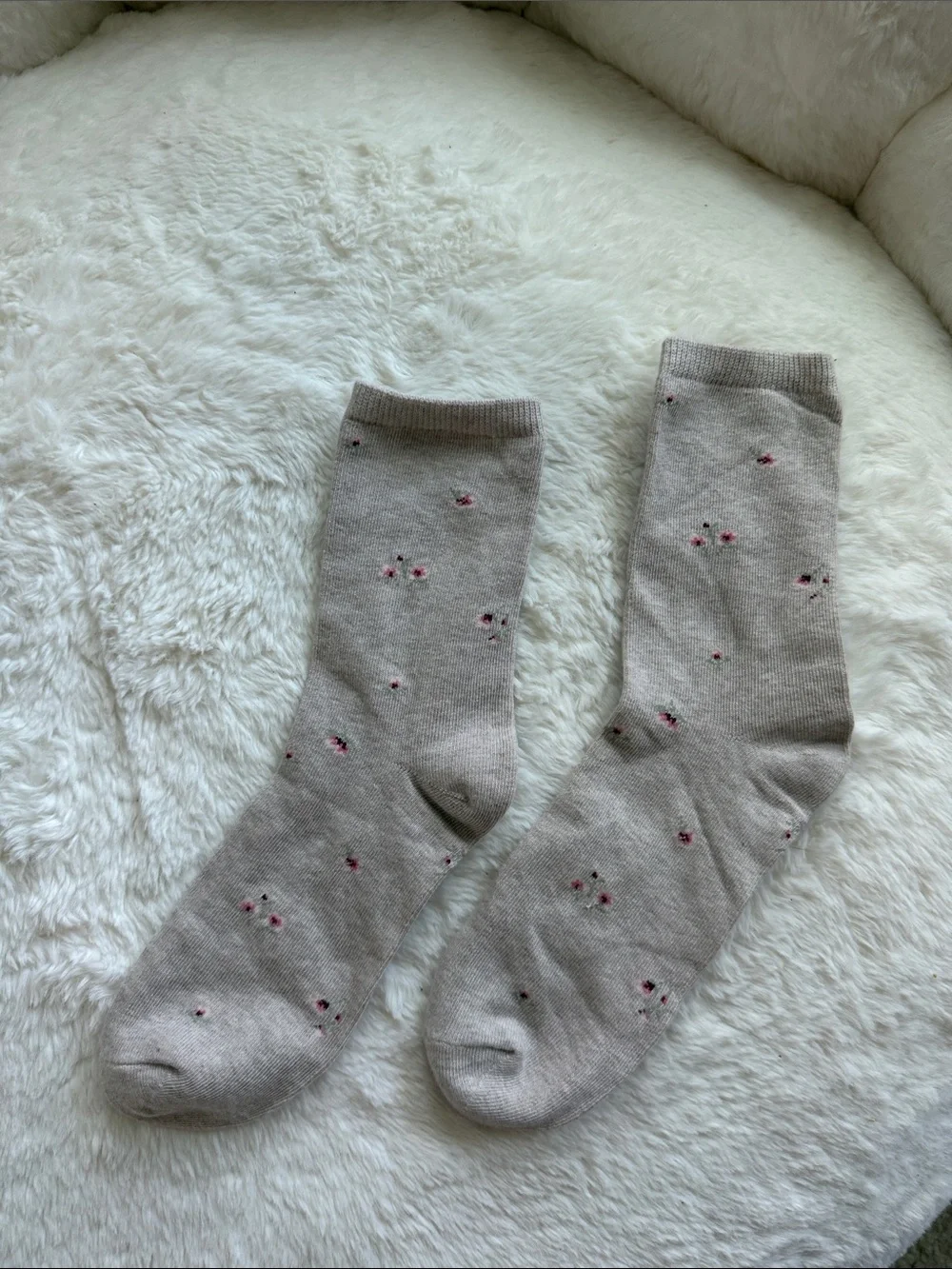 H&M Floral socks tan beige pink flower print h & m